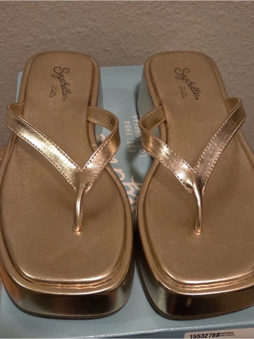 Seychelles Gold Metallic Thong Sandals ** marked as 6.5 but fit a size 7.5!!